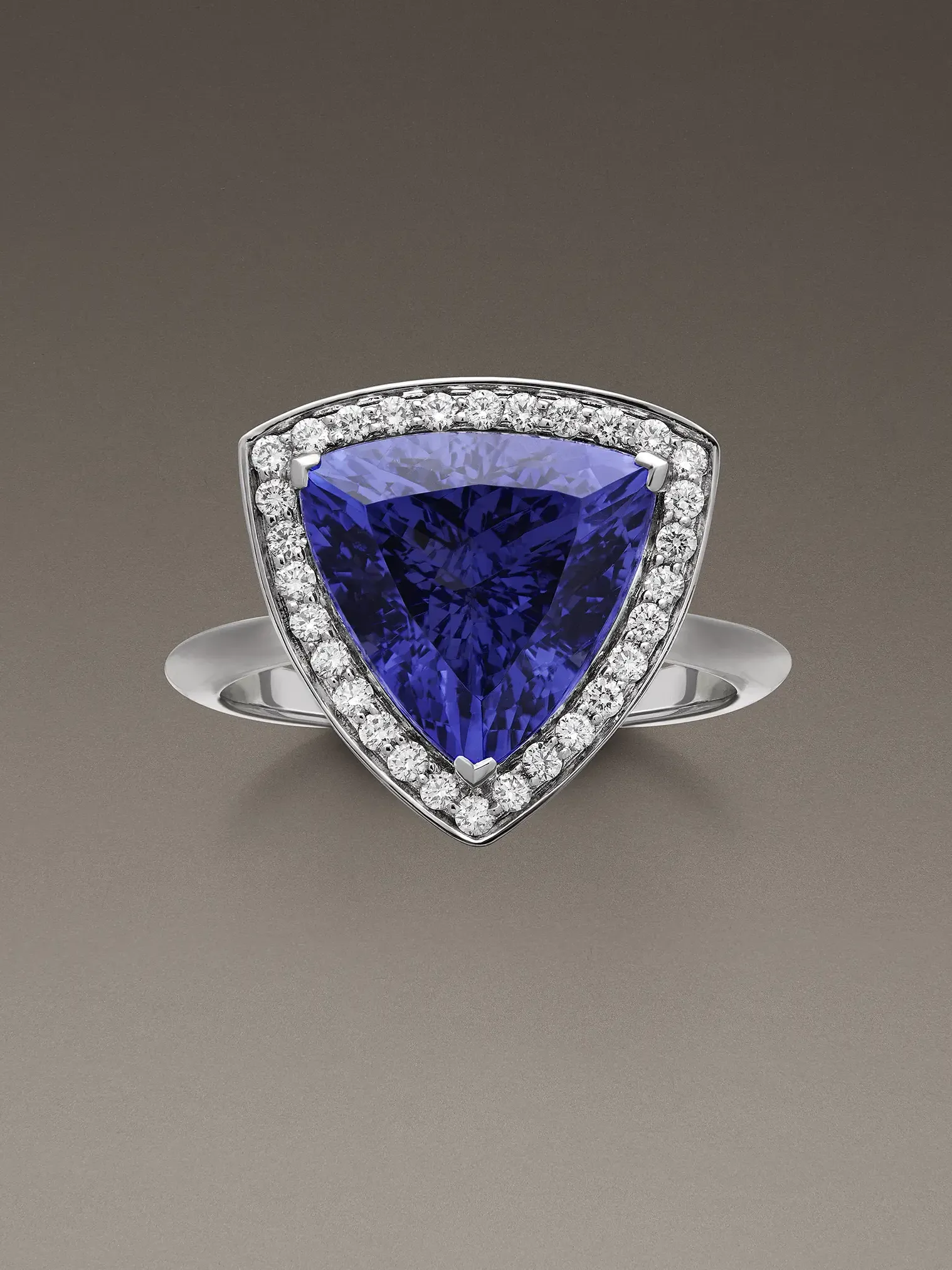 Ferrante jewelry photographer studio in Italy