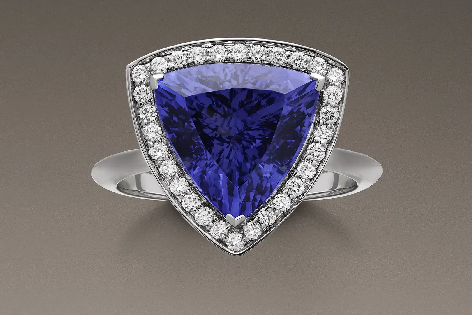 Ferrante jewelry photographer studio in Italy