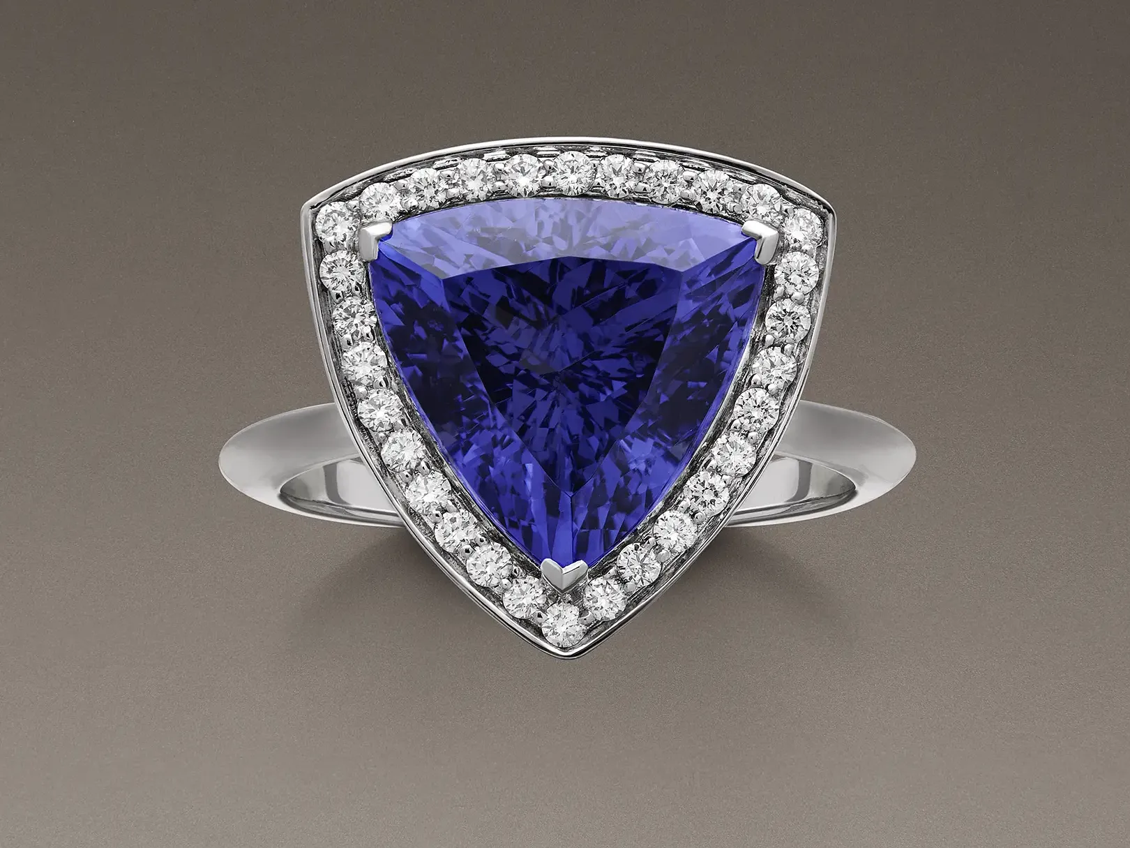 Ferrante jewelry photographer studio in Italy