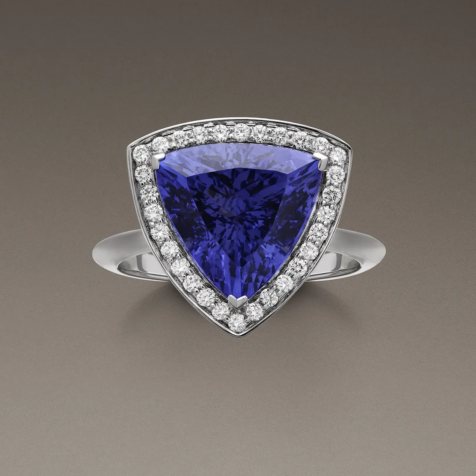 Ferrante jewelry photographer studio in Italy