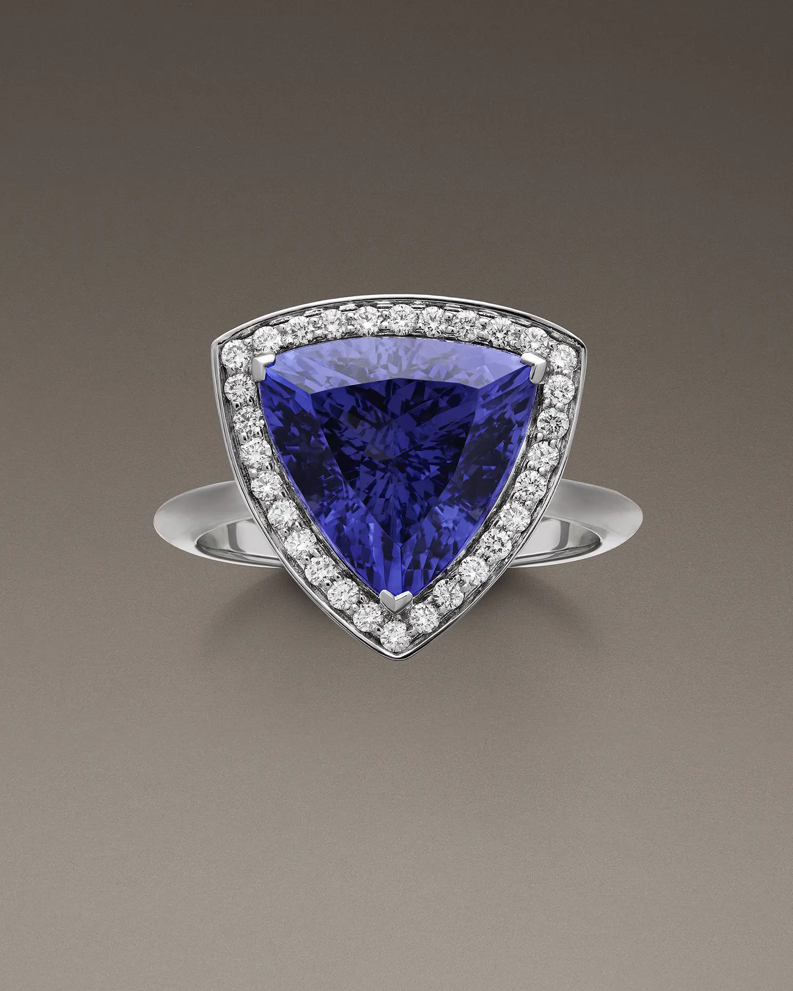 Ferrante jewelry photographer studio in Italy